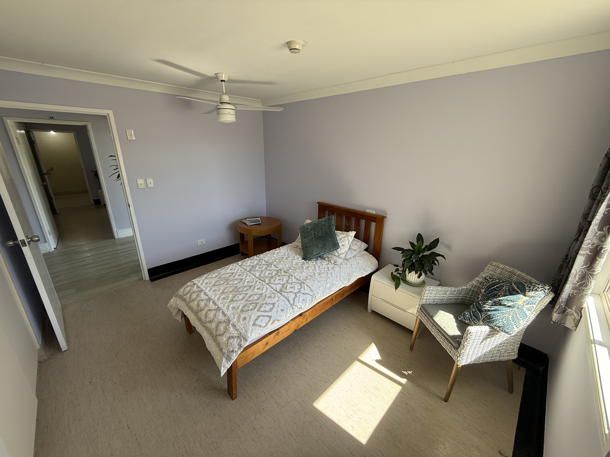 Carlton House bedroom 1 with ceiling fan
