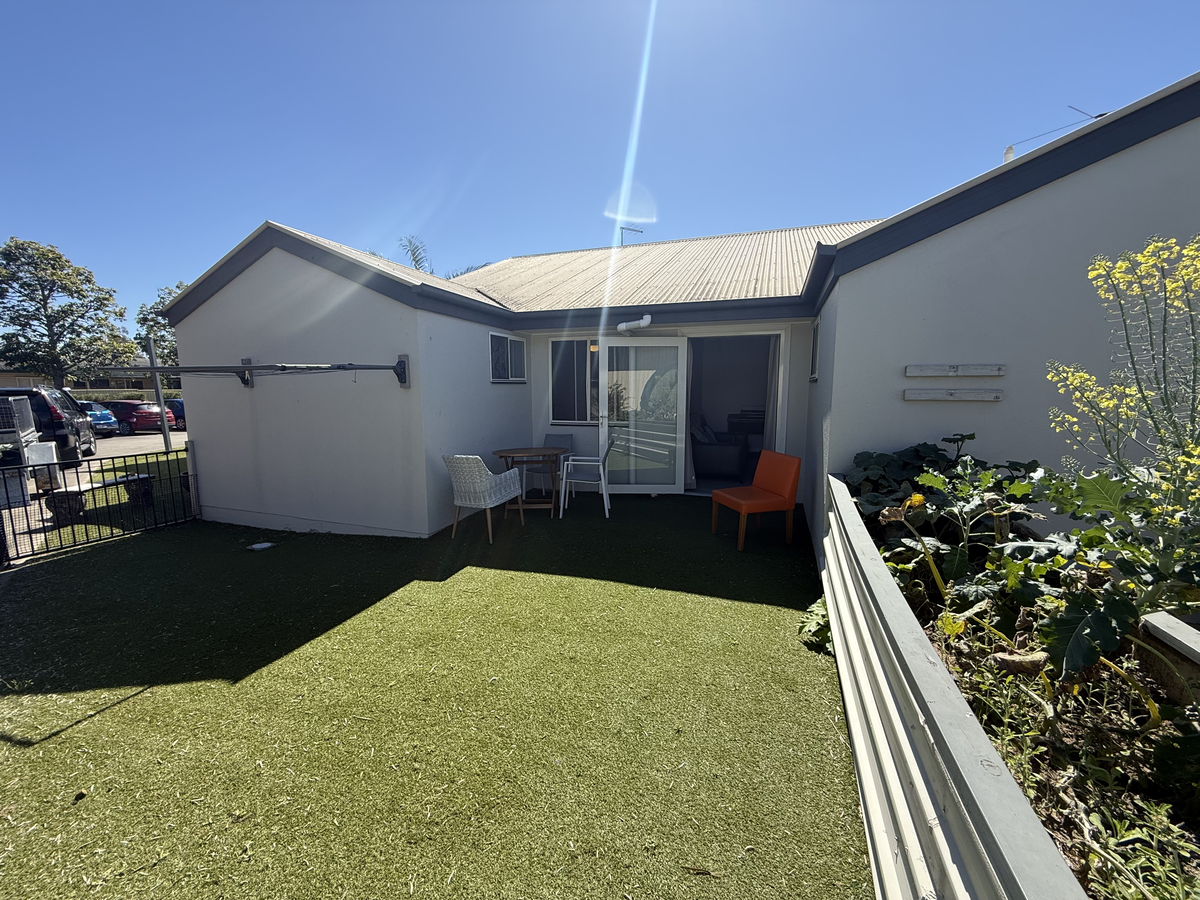 Carlton House courtyard garden area
